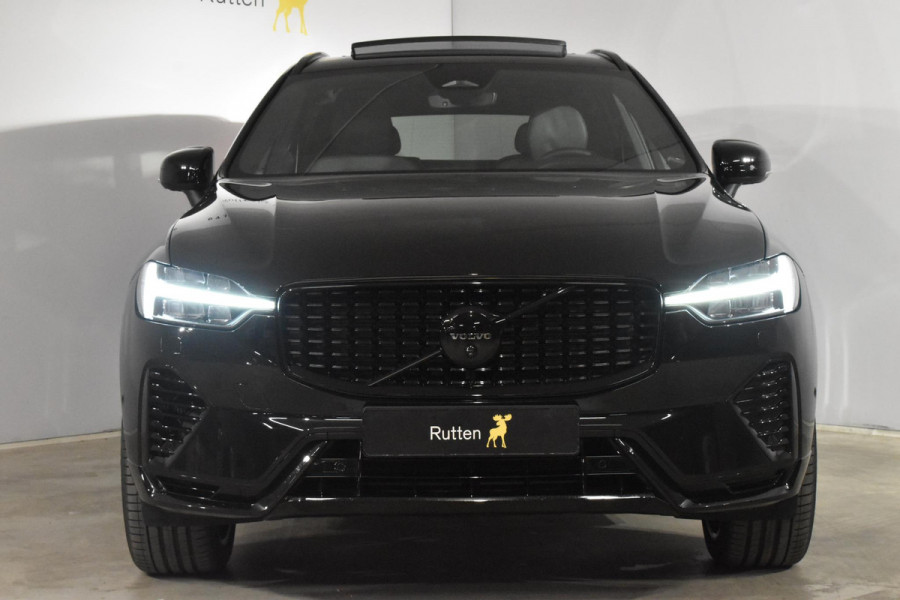 Volvo XC60 T6 350PK AWD Plus Black Edition / Adaptieve cruise control / Harman Kardon / BLIS / Panoramadak / Apple carplay / Parkeersensoren met 360 camera / Elektrische achterklep / Elektrische stoelen met geheugen / Stoel en stuurwielverwarming / 21” velgen / Trekhaak /