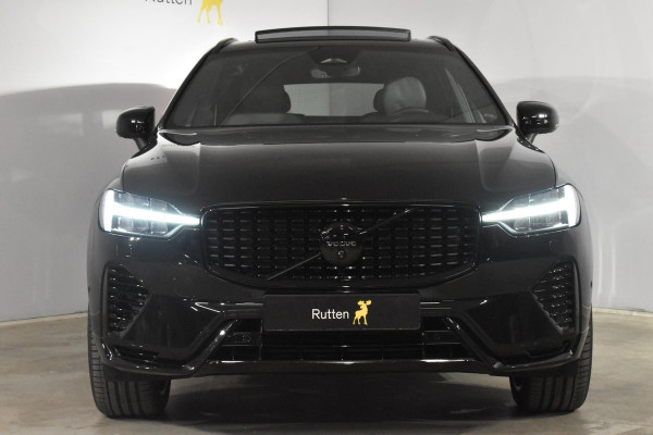 Volvo XC60 T6 350PK AWD Plus Black Edition / Adaptieve cruise control / Harman Kardon / BLIS / Panoramadak / Apple carplay / Parkeersensoren met 360 camera / Elektrische achterklep / Elektrische stoelen met geheugen / Stoel en stuurwielverwarming / 21” velgen / Trekhaak /