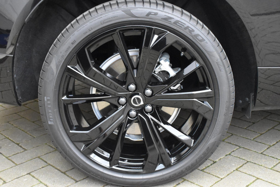Volvo XC60 T6 350PK AWD Plus Black Edition / Adaptieve cruise control / Harman Kardon / BLIS / Panoramadak / Apple carplay / Parkeersensoren met 360 camera / Elektrische achterklep / Elektrische stoelen met geheugen / Stoel en stuurwielverwarming / 21” velgen / Trekhaak /