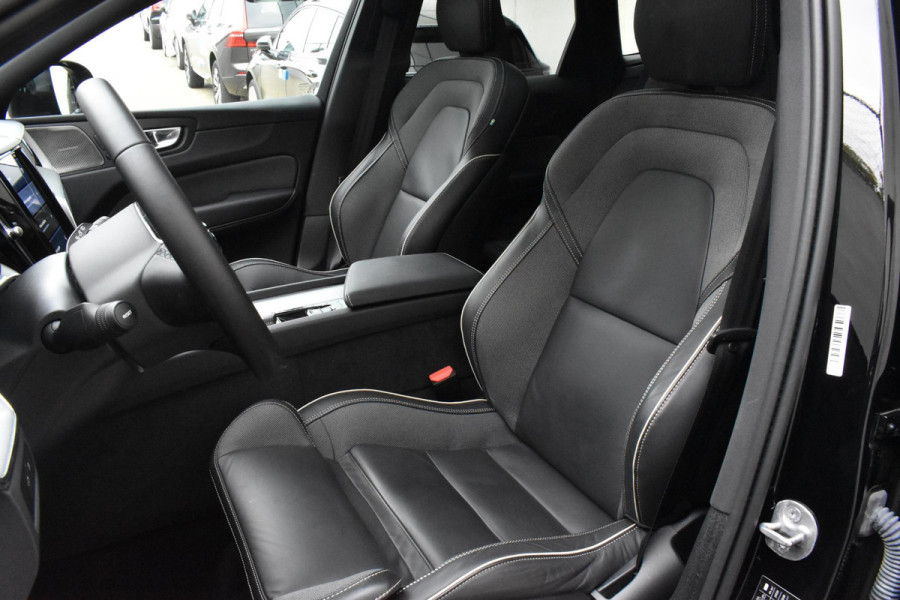 Volvo XC60 T6 350PK AWD Plus Black Edition / Adaptieve cruise control / Harman Kardon / BLIS / Panoramadak / Apple carplay / Parkeersensoren met 360 camera / Elektrische achterklep / Elektrische stoelen met geheugen / Stoel en stuurwielverwarming / 21” velgen / Trekhaak /