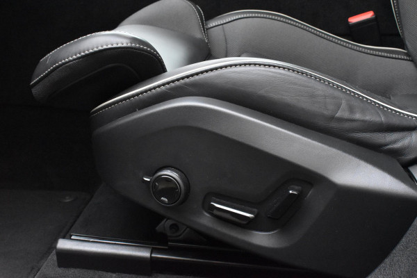 Volvo XC60 T6 350PK AWD Plus Black Edition / Adaptieve cruise control / Harman Kardon / BLIS / Panoramadak / Apple carplay / Parkeersensoren met 360 camera / Elektrische achterklep / Elektrische stoelen met geheugen / Stoel en stuurwielverwarming / 21” velgen / Trekhaak /