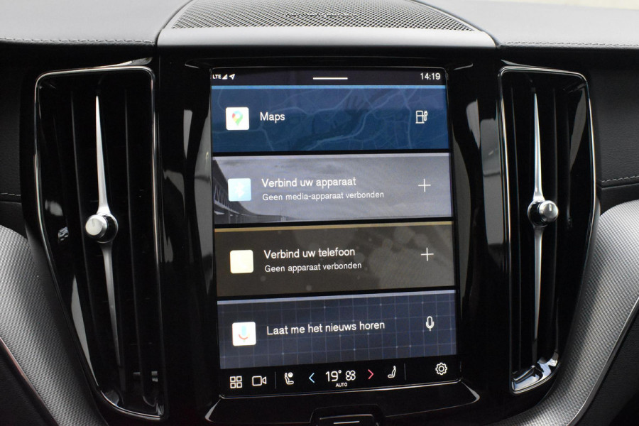 Volvo XC60 T6 350PK AWD Plus Black Edition / Adaptieve cruise control / Harman Kardon / BLIS / Panoramadak / Apple carplay / Parkeersensoren met 360 camera / Elektrische achterklep / Elektrische stoelen met geheugen / Stoel en stuurwielverwarming / 21” velgen / Trekhaak /