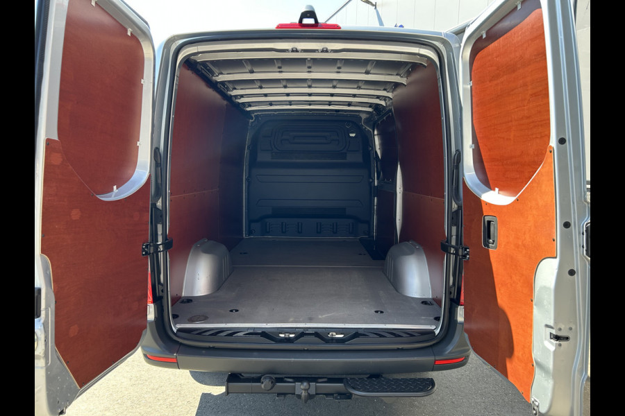 Mercedes-Benz Sprinter 315 CDI L2 H1 RWD / Trekhaak / MBUX / Camera / Carplay navigatie / Airco / 270 Graden achterdeuren
