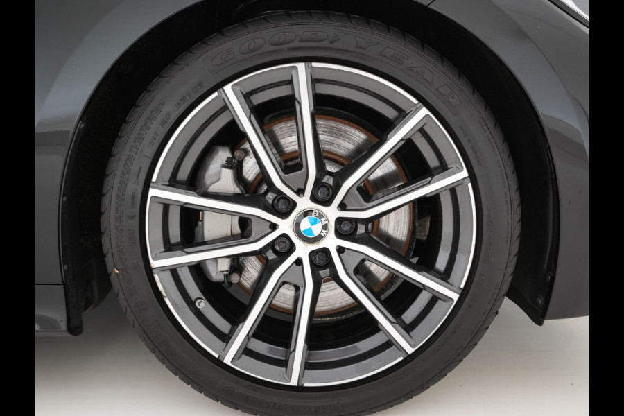 BMW 3 Serie Touring 330i High Executive Edition Sport-Pack Aut. *VERNASCA-FULL-LEATHER | DIGI-COCKPIT | FULL-LED | SPORT-SEATS | HIFI-SOUND | AMBIENT-LIGHT | HEATED-SEATS | DAB | NAVI-FULLMAP | ECC | CARPLAY | PDC | CRUISE | 18"ALU*