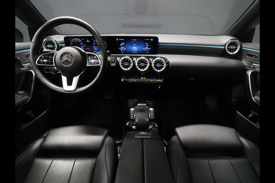 Mercedes-Benz CLA-Klasse Shooting Brake 200 Business Solution Luxury [CARPLAY, CRUISE CONTROL,SCHUIFKANTELDAK,  SFEERVERLICHTING, DIGITAL DASH, TREKHAAK, MEMORY SEATS, STOELVERWARMING, CAMERA + PDC, MERCEDES-BENZ KOPLAMPEN, VOL LEDER, NAVIGATIE, NIEUWSTAAT]