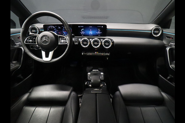 Mercedes-Benz CLA-Klasse Shooting Brake 200 Business Solution Luxury [CARPLAY, CRUISE CONTROL,SCHUIFKANTELDAK,  SFEERVERLICHTING, DIGITAL DASH, TREKHAAK, MEMORY SEATS, STOELVERWARMING, CAMERA + PDC, MERCEDES-BENZ KOPLAMPEN, VOL LEDER, NAVIGATIE, NIEUWSTAAT]