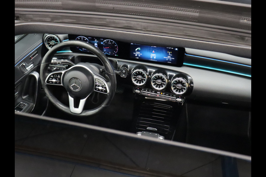 Mercedes-Benz CLA-Klasse Shooting Brake 200 Business Solution Luxury [CARPLAY, CRUISE CONTROL,SCHUIFKANTELDAK,  SFEERVERLICHTING, DIGITAL DASH, TREKHAAK, MEMORY SEATS, STOELVERWARMING, CAMERA + PDC, MERCEDES-BENZ KOPLAMPEN, VOL LEDER, NAVIGATIE, NIEUWSTAAT]