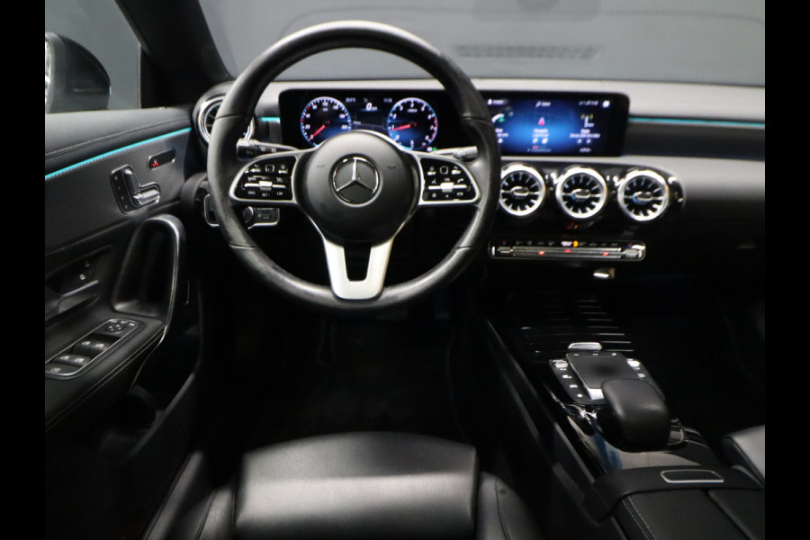 Mercedes-Benz CLA-Klasse Shooting Brake 200 Business Solution Luxury [CARPLAY, CRUISE CONTROL,SCHUIFKANTELDAK,  SFEERVERLICHTING, DIGITAL DASH, TREKHAAK, MEMORY SEATS, STOELVERWARMING, CAMERA + PDC, MERCEDES-BENZ KOPLAMPEN, VOL LEDER, NAVIGATIE, NIEUWSTAAT]