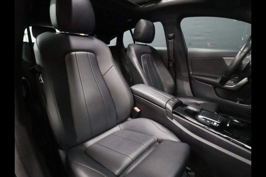 Mercedes-Benz CLA-Klasse Shooting Brake 200 Business Solution Luxury [CARPLAY, CRUISE CONTROL,SCHUIFKANTELDAK,  SFEERVERLICHTING, DIGITAL DASH, TREKHAAK, MEMORY SEATS, STOELVERWARMING, CAMERA + PDC, MERCEDES-BENZ KOPLAMPEN, VOL LEDER, NAVIGATIE, NIEUWSTAAT]