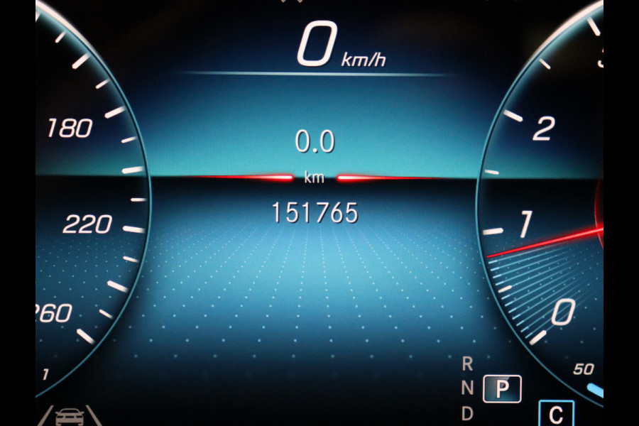 Mercedes-Benz CLA-Klasse Shooting Brake 200 Business Solution Luxury [CARPLAY, CRUISE CONTROL,SCHUIFKANTELDAK,  SFEERVERLICHTING, DIGITAL DASH, TREKHAAK, MEMORY SEATS, STOELVERWARMING, CAMERA + PDC, MERCEDES-BENZ KOPLAMPEN, VOL LEDER, NAVIGATIE, NIEUWSTAAT]