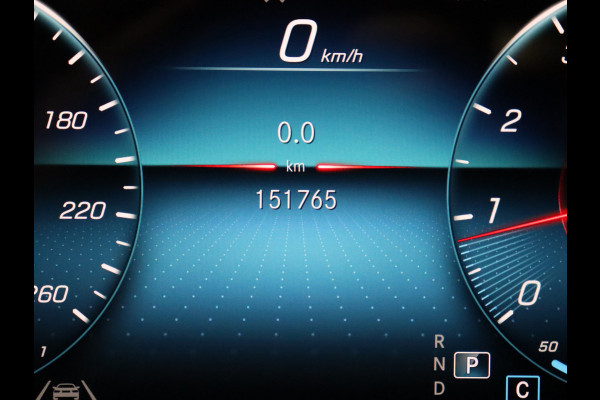 Mercedes-Benz CLA-Klasse Shooting Brake 200 Business Solution Luxury [CARPLAY, CRUISE CONTROL,SCHUIFKANTELDAK,  SFEERVERLICHTING, DIGITAL DASH, TREKHAAK, MEMORY SEATS, STOELVERWARMING, CAMERA + PDC, MERCEDES-BENZ KOPLAMPEN, VOL LEDER, NAVIGATIE, NIEUWSTAAT]