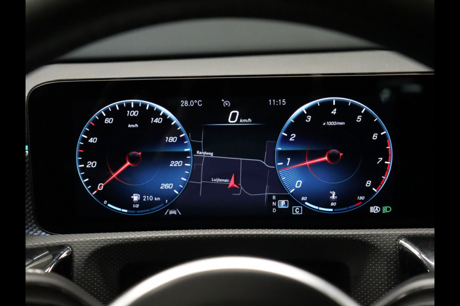 Mercedes-Benz CLA-Klasse Shooting Brake 200 Business Solution Luxury [CARPLAY, CRUISE CONTROL,SCHUIFKANTELDAK,  SFEERVERLICHTING, DIGITAL DASH, TREKHAAK, MEMORY SEATS, STOELVERWARMING, CAMERA + PDC, MERCEDES-BENZ KOPLAMPEN, VOL LEDER, NAVIGATIE, NIEUWSTAAT]