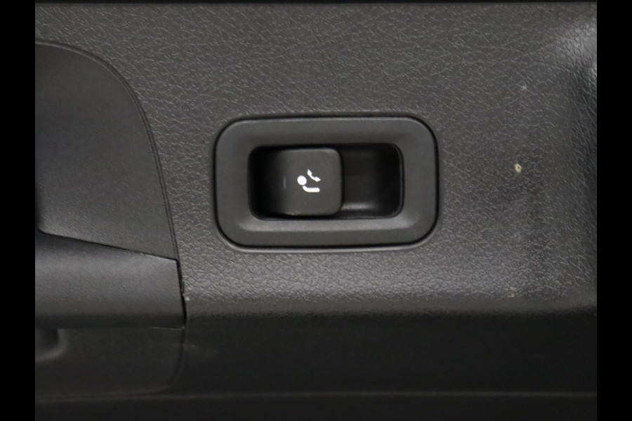 Mercedes-Benz CLA-Klasse Shooting Brake 200 Business Solution Luxury [CARPLAY, CRUISE CONTROL,SCHUIFKANTELDAK,  SFEERVERLICHTING, DIGITAL DASH, TREKHAAK, MEMORY SEATS, STOELVERWARMING, CAMERA + PDC, MERCEDES-BENZ KOPLAMPEN, VOL LEDER, NAVIGATIE, NIEUWSTAAT]