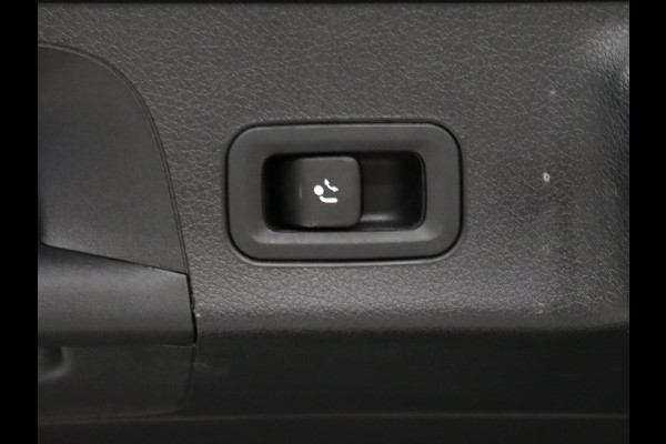 Mercedes-Benz CLA-Klasse Shooting Brake 200 Business Solution Luxury [CARPLAY, CRUISE CONTROL,SCHUIFKANTELDAK,  SFEERVERLICHTING, DIGITAL DASH, TREKHAAK, MEMORY SEATS, STOELVERWARMING, CAMERA + PDC, MERCEDES-BENZ KOPLAMPEN, VOL LEDER, NAVIGATIE, NIEUWSTAAT]