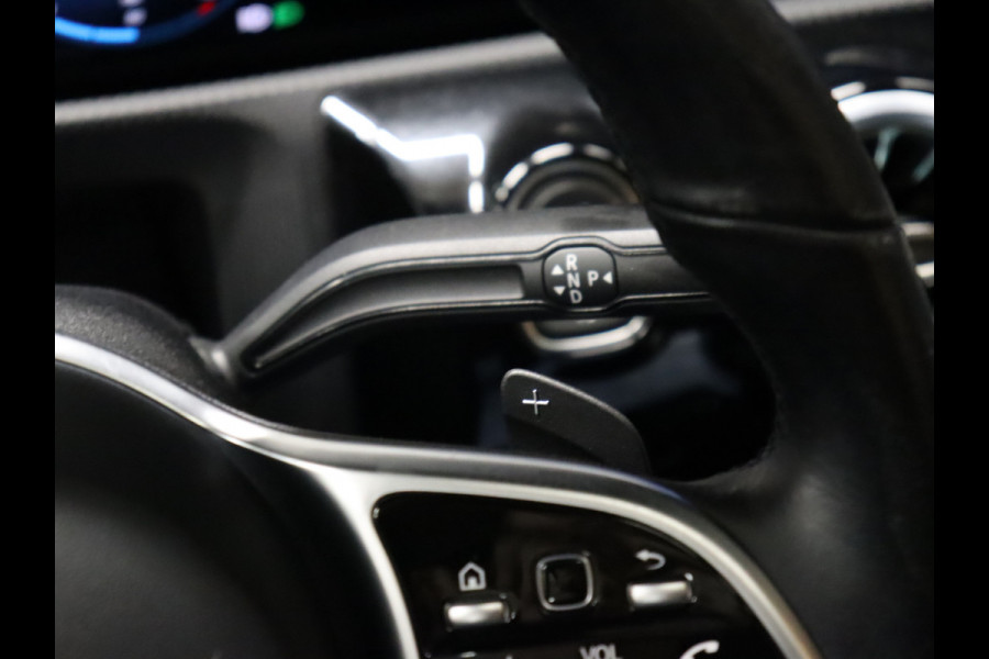 Mercedes-Benz CLA-Klasse Shooting Brake 200 Business Solution Luxury [CARPLAY, CRUISE CONTROL,SCHUIFKANTELDAK,  SFEERVERLICHTING, DIGITAL DASH, TREKHAAK, MEMORY SEATS, STOELVERWARMING, CAMERA + PDC, MERCEDES-BENZ KOPLAMPEN, VOL LEDER, NAVIGATIE, NIEUWSTAAT]