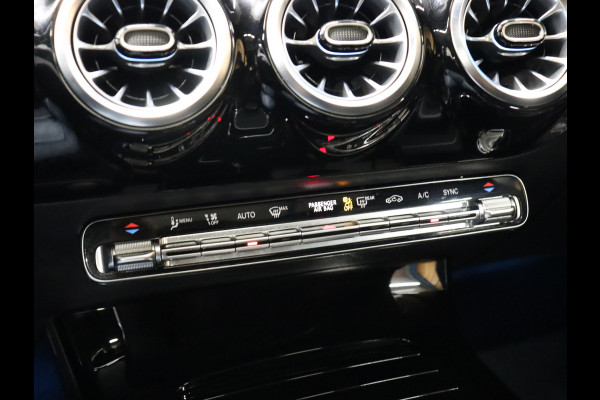 Mercedes-Benz CLA-Klasse Shooting Brake 200 Business Solution Luxury [CARPLAY, CRUISE CONTROL,SCHUIFKANTELDAK,  SFEERVERLICHTING, DIGITAL DASH, TREKHAAK, MEMORY SEATS, STOELVERWARMING, CAMERA + PDC, MERCEDES-BENZ KOPLAMPEN, VOL LEDER, NAVIGATIE, NIEUWSTAAT]