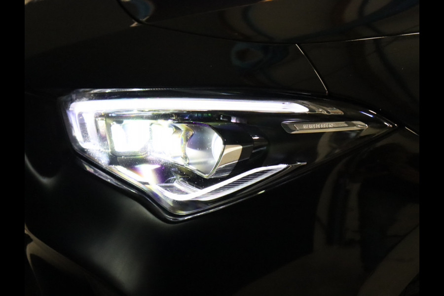 Mercedes-Benz CLA-Klasse Shooting Brake 200 Business Solution Luxury [CARPLAY, CRUISE CONTROL,SCHUIFKANTELDAK,  SFEERVERLICHTING, DIGITAL DASH, TREKHAAK, MEMORY SEATS, STOELVERWARMING, CAMERA + PDC, MERCEDES-BENZ KOPLAMPEN, VOL LEDER, NAVIGATIE, NIEUWSTAAT]