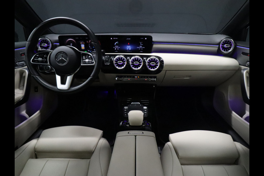 Mercedes-Benz A-Klasse 250 e Business Solution Luxury Limited [CRUISE CONTROL, DIGITAL DASH ,CAMERA + PDC, SCHUIFKANTELDAK, SFEERVERLICHTING, CARPLAY, STOELVERWARMING, MEMORY SEATS, VOL LEDER, FLIPPERS, NAVIGATIE, NIEUWSTAAT]