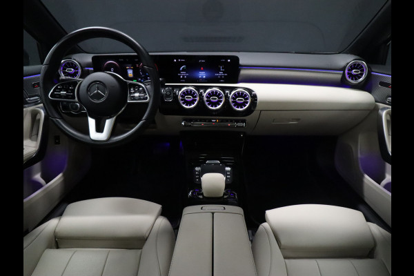Mercedes-Benz A-Klasse 250 e Business Solution Luxury Limited [CRUISE CONTROL, DIGITAL DASH ,CAMERA + PDC, SCHUIFKANTELDAK, SFEERVERLICHTING, CARPLAY, STOELVERWARMING, MEMORY SEATS, VOL LEDER, FLIPPERS, NAVIGATIE, NIEUWSTAAT]