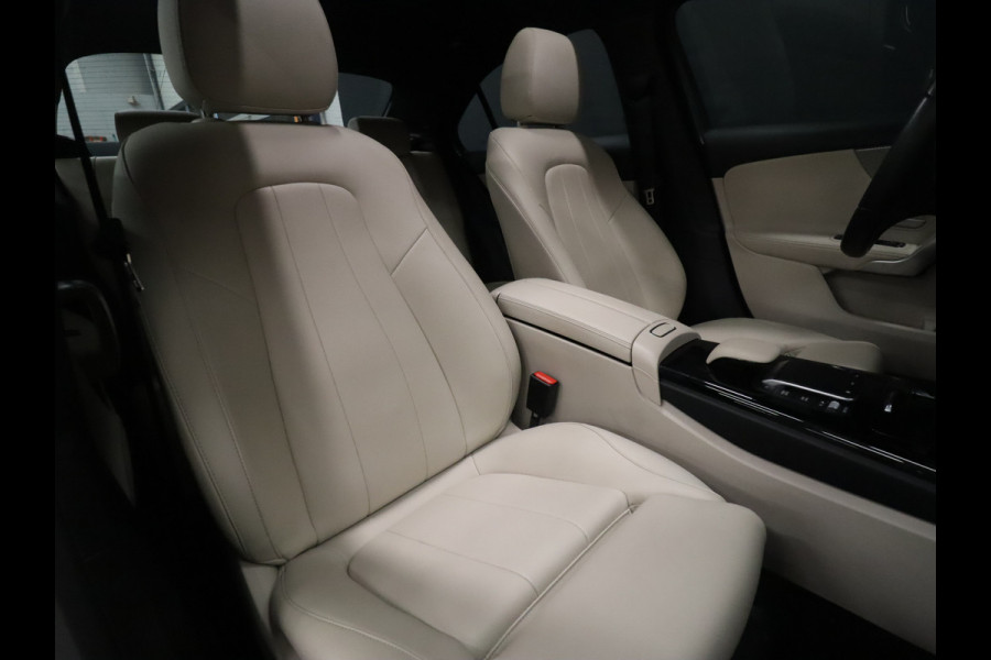 Mercedes-Benz A-Klasse 250 e Business Solution Luxury Limited [CRUISE CONTROL, DIGITAL DASH ,CAMERA + PDC, SCHUIFKANTELDAK, SFEERVERLICHTING, CARPLAY, STOELVERWARMING, MEMORY SEATS, VOL LEDER, FLIPPERS, NAVIGATIE, NIEUWSTAAT]