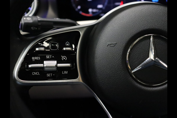 Mercedes-Benz A-Klasse 250 e Business Solution Luxury Limited [CRUISE CONTROL, DIGITAL DASH ,CAMERA + PDC, SCHUIFKANTELDAK, SFEERVERLICHTING, CARPLAY, STOELVERWARMING, MEMORY SEATS, VOL LEDER, FLIPPERS, NAVIGATIE, NIEUWSTAAT]