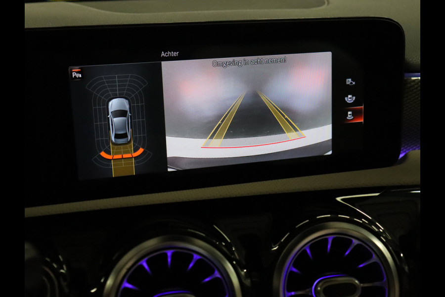 Mercedes-Benz A-Klasse 250 e Business Solution Luxury Limited [CRUISE CONTROL, DIGITAL DASH ,CAMERA + PDC, SCHUIFKANTELDAK, SFEERVERLICHTING, CARPLAY, STOELVERWARMING, MEMORY SEATS, VOL LEDER, FLIPPERS, NAVIGATIE, NIEUWSTAAT]