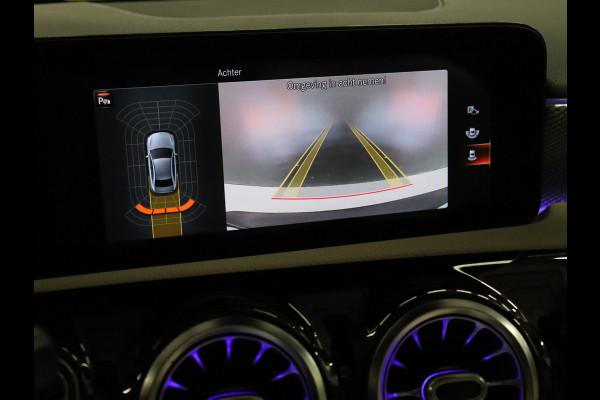 Mercedes-Benz A-Klasse 250 e Business Solution Luxury Limited [CRUISE CONTROL, DIGITAL DASH ,CAMERA + PDC, SCHUIFKANTELDAK, SFEERVERLICHTING, CARPLAY, STOELVERWARMING, MEMORY SEATS, VOL LEDER, FLIPPERS, NAVIGATIE, NIEUWSTAAT]