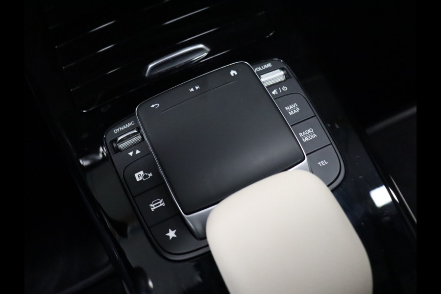 Mercedes-Benz A-Klasse 250 e Business Solution Luxury Limited [CRUISE CONTROL, DIGITAL DASH ,CAMERA + PDC, SCHUIFKANTELDAK, SFEERVERLICHTING, CARPLAY, STOELVERWARMING, MEMORY SEATS, VOL LEDER, FLIPPERS, NAVIGATIE, NIEUWSTAAT]