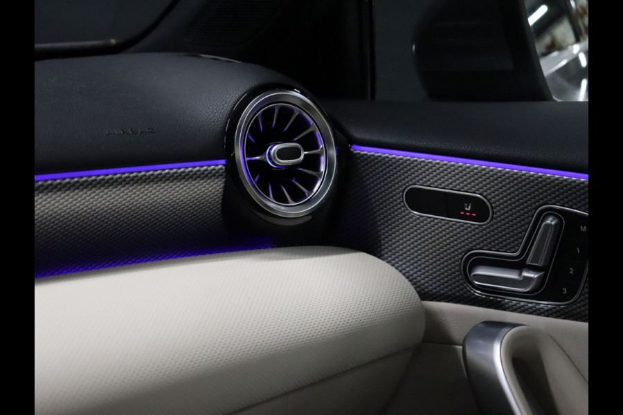 Mercedes-Benz A-Klasse 250 e Business Solution Luxury Limited [CRUISE CONTROL, DIGITAL DASH ,CAMERA + PDC, SCHUIFKANTELDAK, SFEERVERLICHTING, CARPLAY, STOELVERWARMING, MEMORY SEATS, VOL LEDER, FLIPPERS, NAVIGATIE, NIEUWSTAAT]