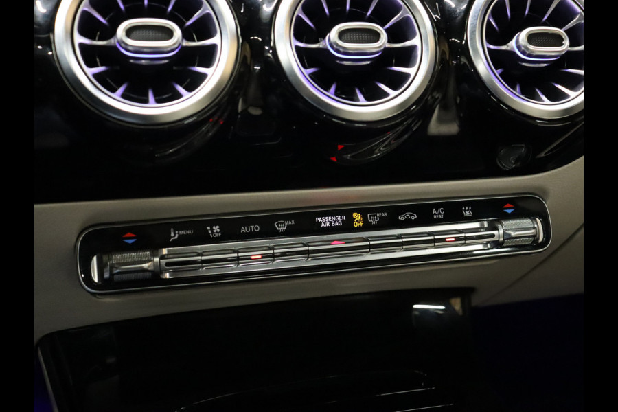Mercedes-Benz A-Klasse 250 e Business Solution Luxury Limited [CRUISE CONTROL, DIGITAL DASH ,CAMERA + PDC, SCHUIFKANTELDAK, SFEERVERLICHTING, CARPLAY, STOELVERWARMING, MEMORY SEATS, VOL LEDER, FLIPPERS, NAVIGATIE, NIEUWSTAAT]