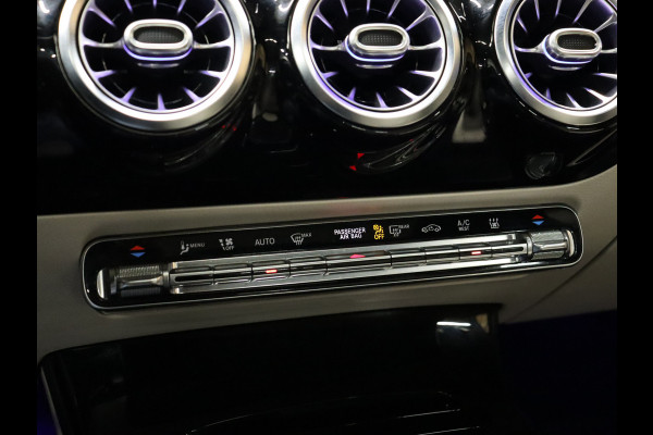 Mercedes-Benz A-Klasse 250 e Business Solution Luxury Limited [CRUISE CONTROL, DIGITAL DASH ,CAMERA + PDC, SCHUIFKANTELDAK, SFEERVERLICHTING, CARPLAY, STOELVERWARMING, MEMORY SEATS, VOL LEDER, FLIPPERS, NAVIGATIE, NIEUWSTAAT]