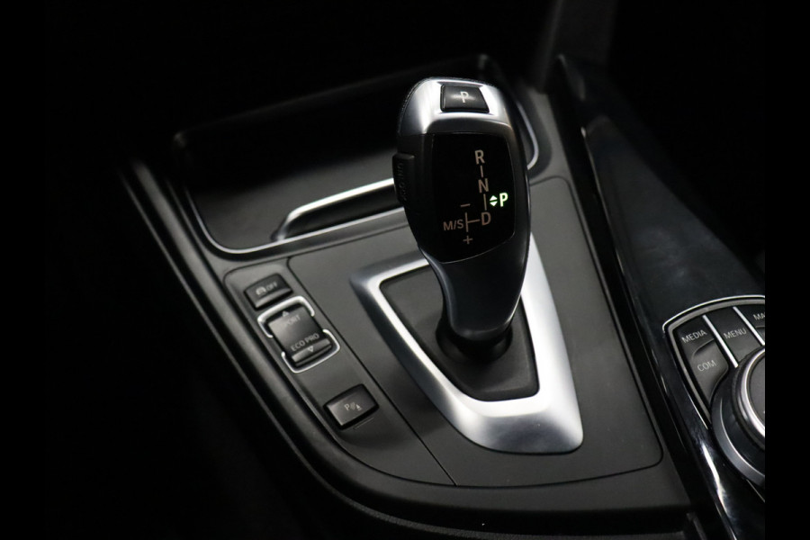 BMW 4 Serie Gran Coupé 420i High Executive [CARPLAY, PDC V+A, ELEK.. ACHTERKLEP, HARMAN KARDON AUDIOINSTALLATIE, STUUR EN STOELVERWARMING,  TREKHAAK, VOL LEDER, NAVIGATIE, NIEUWSTAAT]