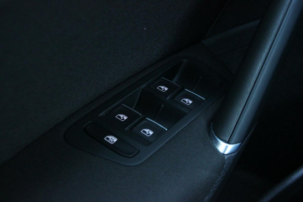 Volkswagen Golf 7.5 - 1.5 TSI ACT 2x R Line 150 PK Automaat |PANORAMADAK, VIRTUAL, CRUISE, STOELVERWARMING, CAMERA, LED, PDC|