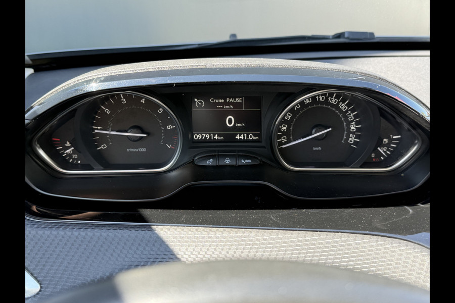 Peugeot 2008 BWJ 2017 | 1.2T 111PK Allure | CLIMA | TREKHAAK | NAVI | CARPLAY | LEDER/STOF