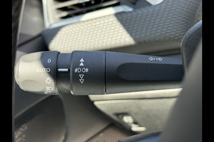 Peugeot 2008 BWJ 2017 | 1.2T 111PK Allure | CLIMA | TREKHAAK | NAVI | CARPLAY | LEDER/STOF