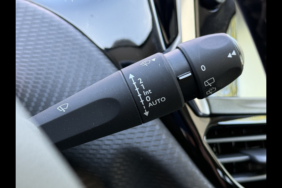 Peugeot 2008 BWJ 2017 | 1.2T 111PK Allure | CLIMA | TREKHAAK | NAVI | CARPLAY | LEDER/STOF
