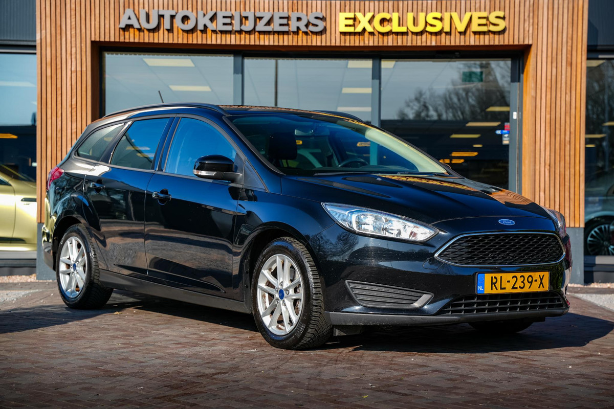 Ford FOCUS Wagon 1.0 Trend PDC Navi Cruise Trekhaak LMV Airco Ford FOCUS Wagon 1.0 Trend PDC Navi Cruise Trekhaak LMV Airco