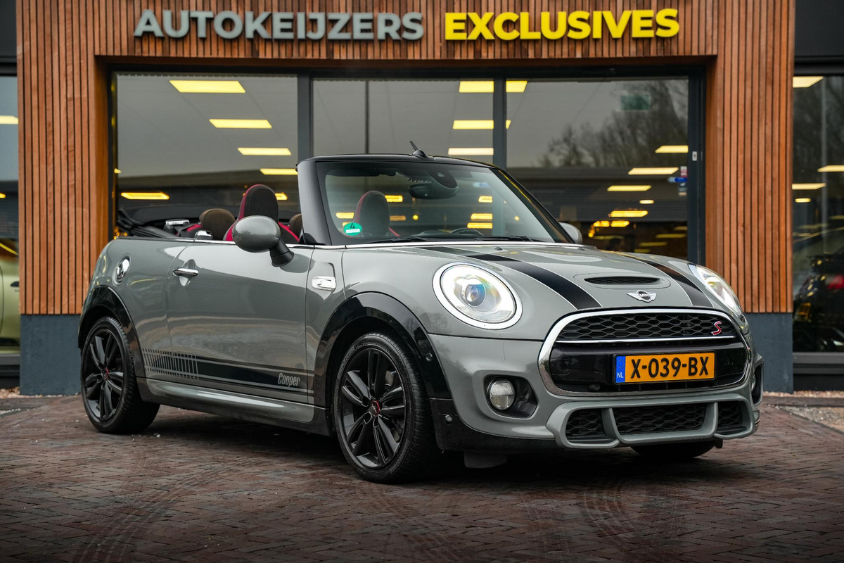 MINI Cabrio 2.0 Cooper S Chili JCW Xenon Leer Alcantara Navigatie Cruise PDC Stoelverw. MINI Cabrio 2.0 Cooper S Chili JCW Xenon Leer Alcantara Navigatie Cruise PDC Stoelverw.