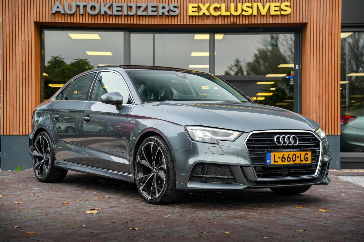 Audi A3 Limousine 1.5 TFSI CoD Sport S Line Edition Facelift Panodak Adapt cruise Stoelverw. Audi A3 Limousine 1.5 TFSI CoD Sport S Line Edition Facelift Panodak Adapt cruise Stoelverw.