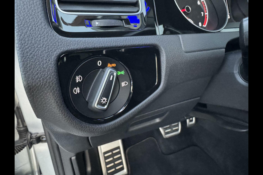 Volkswagen Golf 1.0 TSI Sound 110pk DSG ACC Navi CarPlay Stlvw PDC