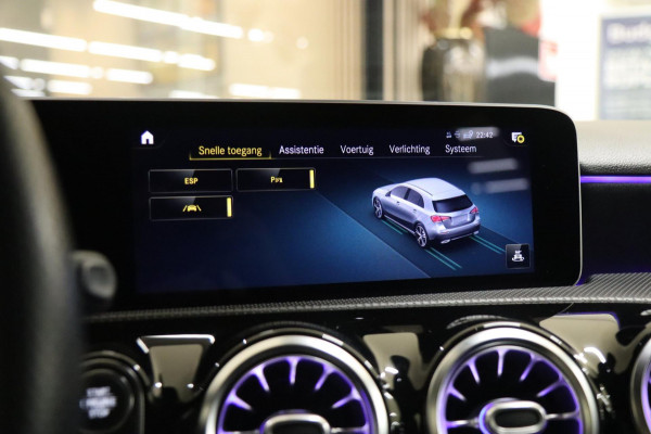 Mercedes-Benz A-Klasse 220 AMG Pano/Memory/Sfeer/Camera/Laneassist/BOMVOL