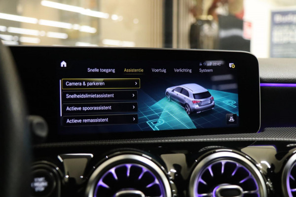 Mercedes-Benz A-Klasse 220 AMG Pano/Memory/Sfeer/Camera/Laneassist/BOMVOL