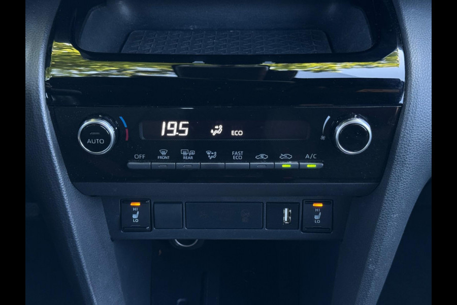 Toyota Yaris Cross 1.5 Hybrid Dynamic, achteruitrijcamera, winter pakket, 17 inch, extra getint glas,climaat control