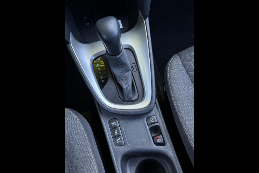 Toyota Yaris Cross 1.5 Hybrid Dynamic, achteruitrijcamera, winter pakket, 17 inch, extra getint glas,climaat control