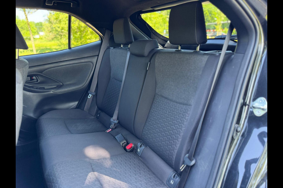 Toyota Yaris Cross 1.5 Hybrid Dynamic, achteruitrijcamera, winter pakket, 17 inch, extra getint glas,climaat control