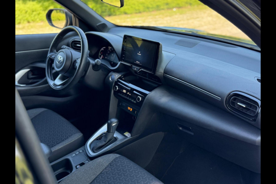 Toyota Yaris Cross 1.5 Hybrid Dynamic, achteruitrijcamera, winter pakket, 17 inch, extra getint glas,climaat control