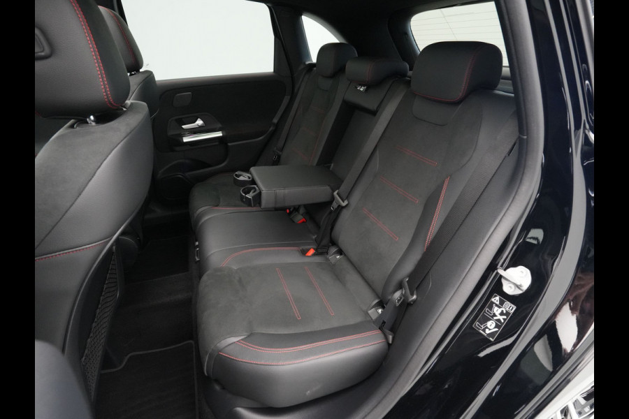 Mercedes-Benz B-Klasse 250 e Business Solution AMG Limited Panorama BurmesterSound Carplay Stoelverwarming Ambient Lighting 228