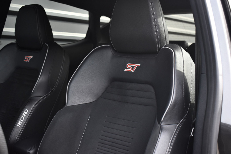 Ford Fiesta 1.5 ST-3 200pk | Recaro Seats | Camera | B&O Audio | Stuur + Stoelverwarming | CarPlay | Orig. NL |