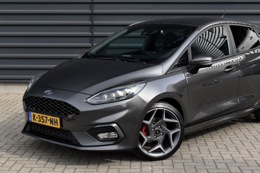 Ford Fiesta 1.5 ST-3 200pk | Recaro Seats | Camera | B&O Audio | Stuur + Stoelverwarming | CarPlay | Orig. NL |