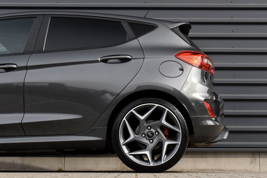 Ford Fiesta 1.5 ST-3 200pk | Recaro Seats | Camera | B&O Audio | Stuur + Stoelverwarming | CarPlay | Orig. NL |